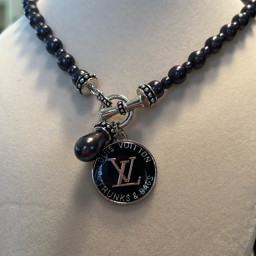 Black Beaded Necklace - Picture 3 of 4